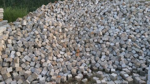 Luxusní žulová, malá kostka 8/11cm Flossenbürg